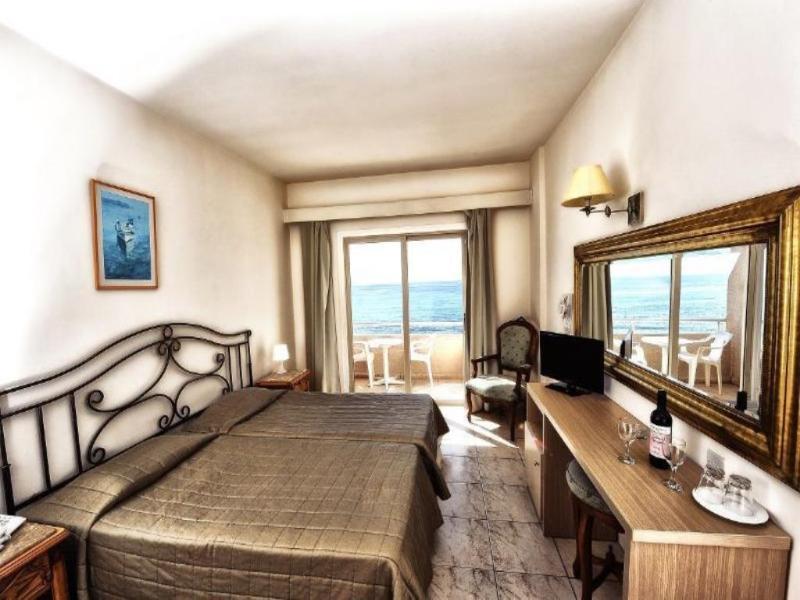 Piere Anne Beach Hotel ไอยานาปา ภายนอก รูปภาพ